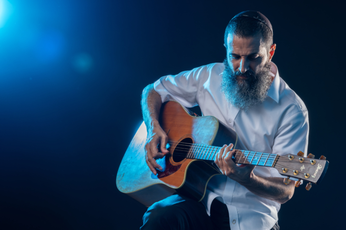 היוצר החב"די רועי לביא בסינגל חדש - "פשוט יודע"