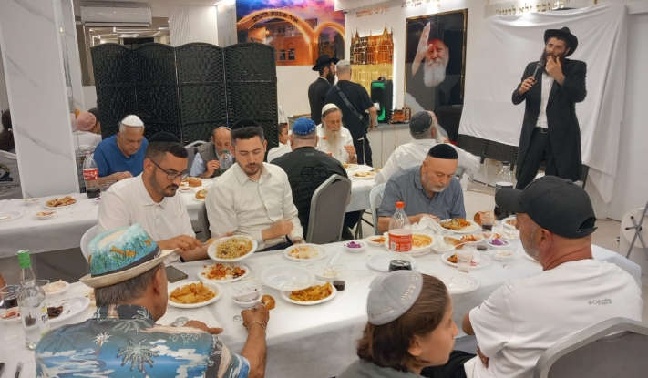 בת ים: כ-70 איש השתתפו בהתוועדות ג' תמוז בטיילת