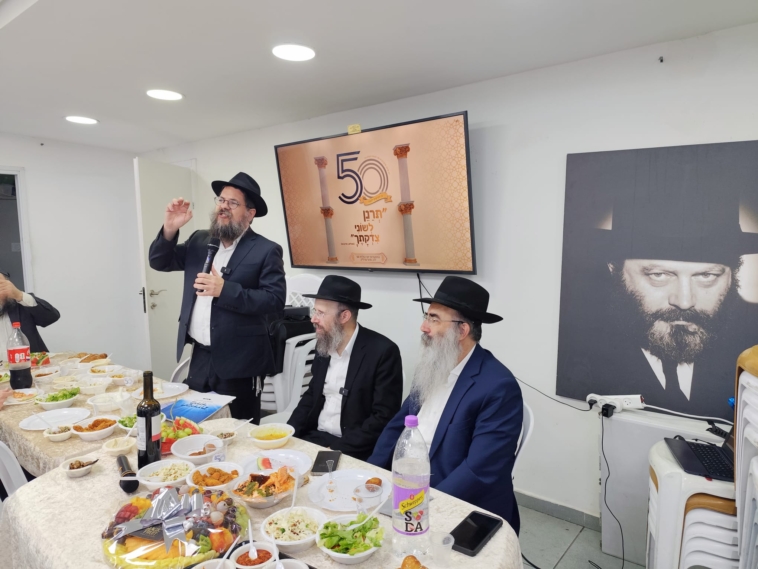 100 רגעים ראשונים מגן ישראל 'צבא הגאולה', מרכז ארה"ק